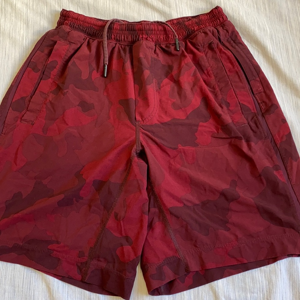LULULEMON LIKE NEW PACEBREAKERS WITH LINER